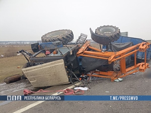 Смертельное ДТП на М1 с опрокинувшимся грузовиком. Причина аварии Смертельное ДТП на М1 с опрокинувшимся грузовиком. Причина аварии