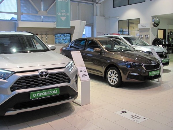 Перекупы-нелегалы выживут, а мелкие автохаусы и ИП — нет? Как участники авторынка оценивают новые правила торговли «бэушкой»