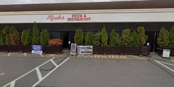 Мужчина оставил $3000 чаевых за обед стоимостью $13. На этом история не закончилась