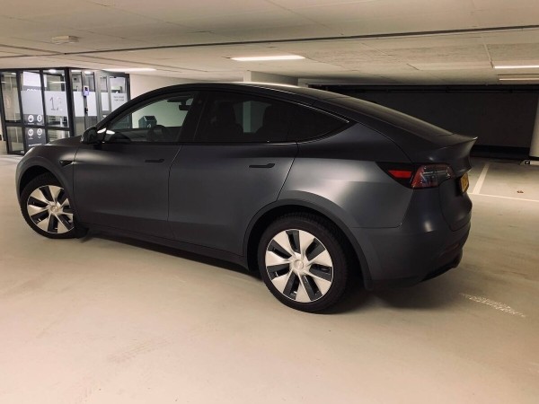 «За год зарядка подорожала в три раза». Белорус, который проживает в Нидерландах, посчитал экономию от Tesla Model Y