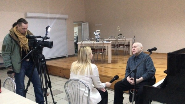 В средней школе № 20 г. Бреста состоялась творческая встреча с Эдуардом Семеновичем Ханком В средней школе № 20 г. Бреста состоялась творческая встреча с Эдуардом Семеновичем Ханком