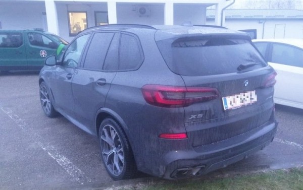 Этот BMW X5 угнали в Австрии неделю назад и сразу хотели пригнать в Беларусь. Не вышло