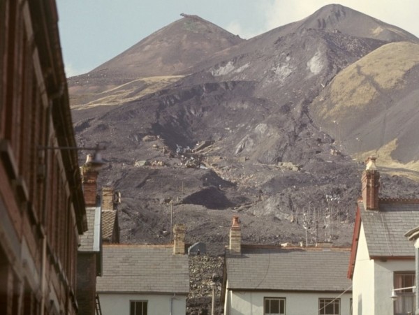 Эта трагедия унесла жизни 116 школьников. Никто так и не был наказан Эта трагедия унесла жизни 116 школьников. Никто так и не был наказан