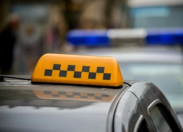 Налоговая предъявила более 1,3 миллиона рублей фирме такси. Водители принимали наличные, но суммы нигде не отражались