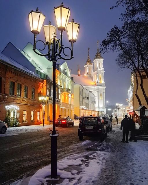 Горад праз «ружовы» аб’ектыў Вольгі Бураковай Горад праз «ружовы» аб’ектыў Вольгі Бураковай