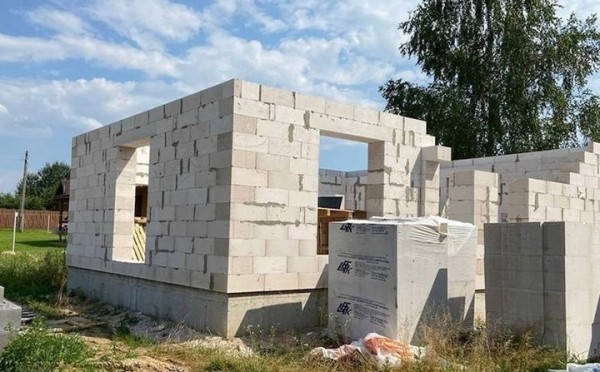 Цены немного качнулись. За сколько сейчас можно купить газосиликатные блоки