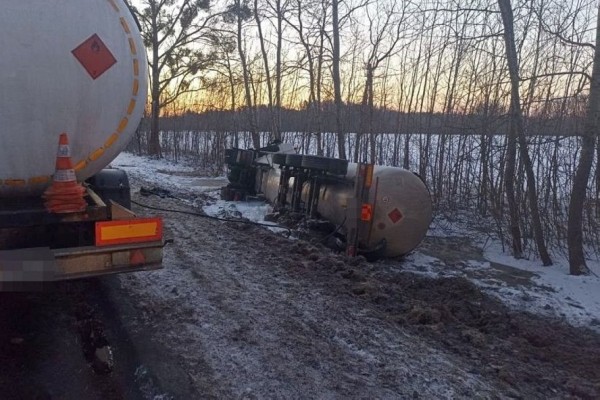 В Польше опрокинулся в кювет газовоз с белорусом за рулем
