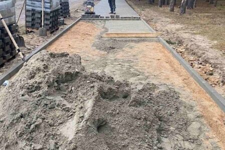 Продолжаются работы по благоустройству парка воинов-интернационалистов в Бресте