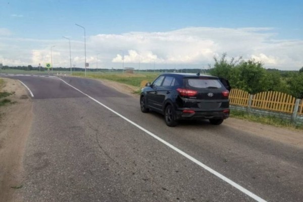 Ребенок сам выбежал под машину, но водителя все равно заставили заплатить моральный ущерб