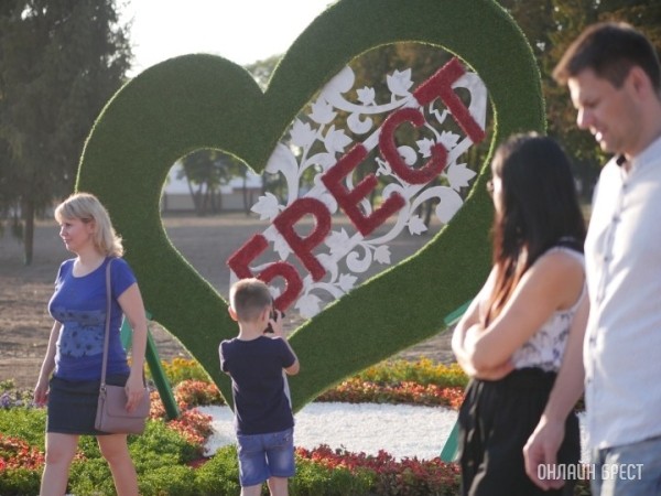 Более 500 тысяч цветов планируют высадить на брестских клумбах в 2023 году