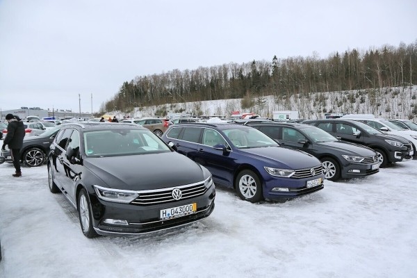 Цены сегодня и год назад. Сравнили прайсы популярных VW Passat, Citroen C4 Picasso и Renault Megane Цены сегодня и год назад. Сравнили прайсы популярных VW Passat, Citroen C4 Picasso и Renault Megane