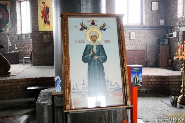 В Брестскую епархию прибыли икона и ковчег с частицей мощей Матроны Московской: когда и в каких храмах к ним можно приложиться В Брестскую епархию прибыли икона и ковчег с частицей мощей Матроны Московской: когда и в каких храмах к ним можно приложиться