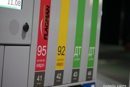 В Беларуси снова дешевеет автомобильное топливо