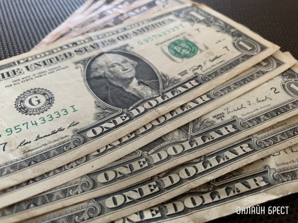 Женщина заплатит почти 13 тысяч рублей штрафа за попытку нелегально провезти через границу деньги Женщина заплатит почти 13 тысяч рублей штрафа за попытку нелегально провезти через границу деньги