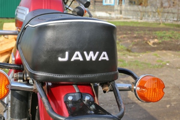 Белорус продает «Яву» за 1 500 долларов по курсу Белорус продает «Яву» за 1 500 долларов по курсу