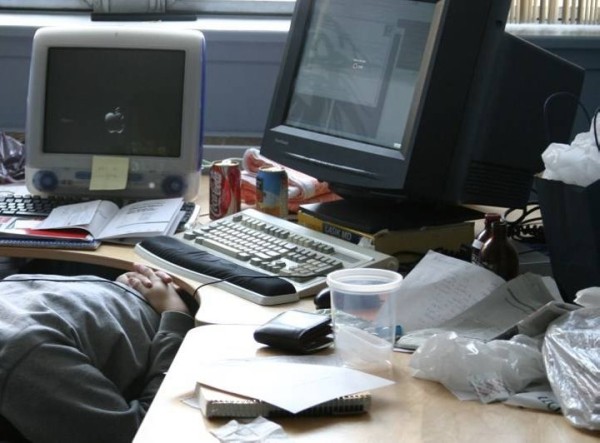 Почему вредно есть за компьютером? Мнение эксперта