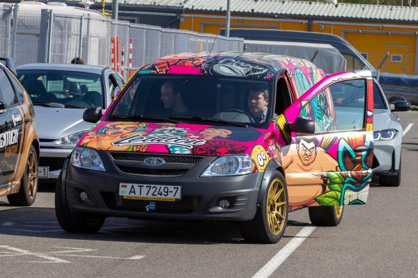 Белорусы «случайно» собрали самый быстрый Largus в мире Белорусы «случайно» собрали самый быстрый Largus в мире