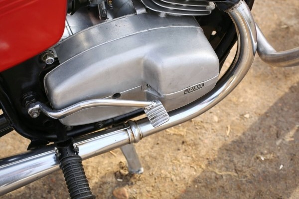 Белорус продает «Яву» за 1 500 долларов по курсу Белорус продает «Яву» за 1 500 долларов по курсу