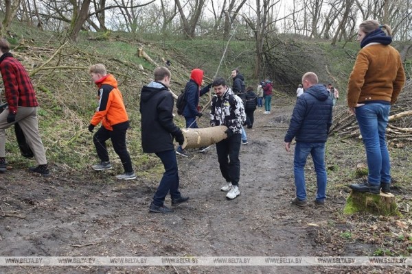 В Брестской крепости прошла экологическая акция по благоустройству Волынского укрепления