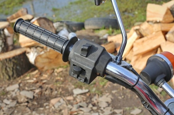 Белорус продает «Яву» за 1 500 долларов по курсу Белорус продает «Яву» за 1 500 долларов по курсу