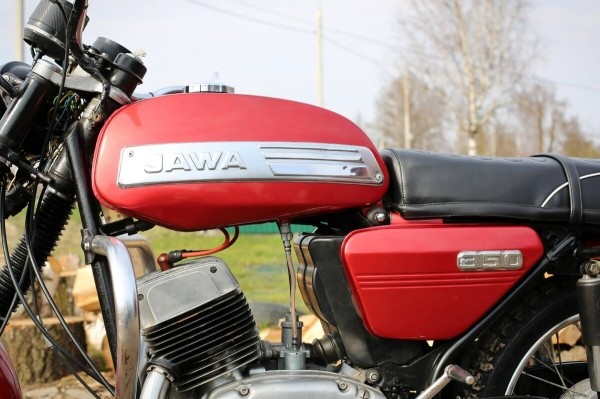 Белорус продает «Яву» за 1 500 долларов по курсу Белорус продает «Яву» за 1 500 долларов по курсу