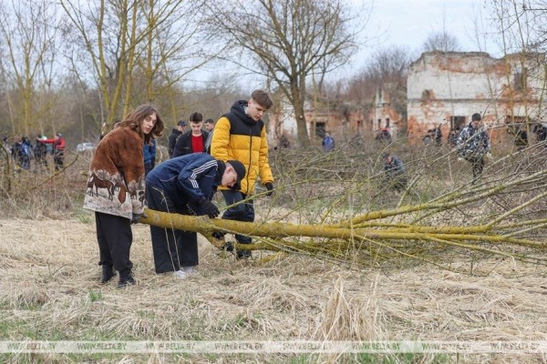 В Брестской крепости прошла экологическая акция по благоустройству Волынского укрепления