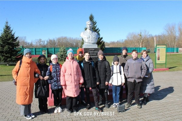 Учащиеся брестской гимназии №1 посетили пограничную заставу «Брест»