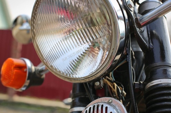 Белорус продает «Яву» за 1 500 долларов по курсу Белорус продает «Яву» за 1 500 долларов по курсу