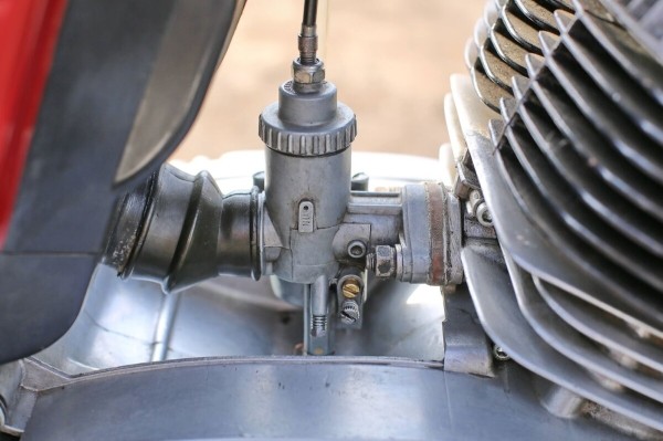 Белорус продает «Яву» за 1 500 долларов по курсу Белорус продает «Яву» за 1 500 долларов по курсу