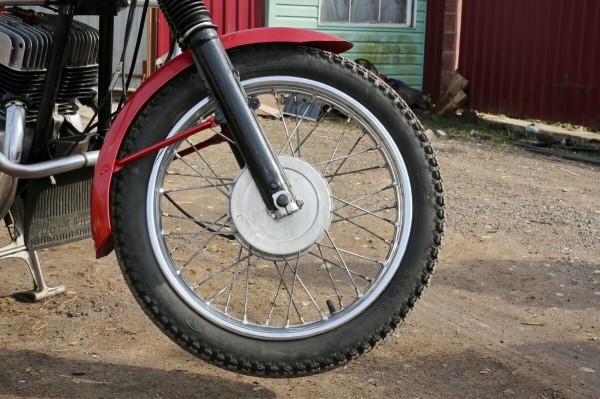 Белорус продает «Яву» за 1 500 долларов по курсу Белорус продает «Яву» за 1 500 долларов по курсу