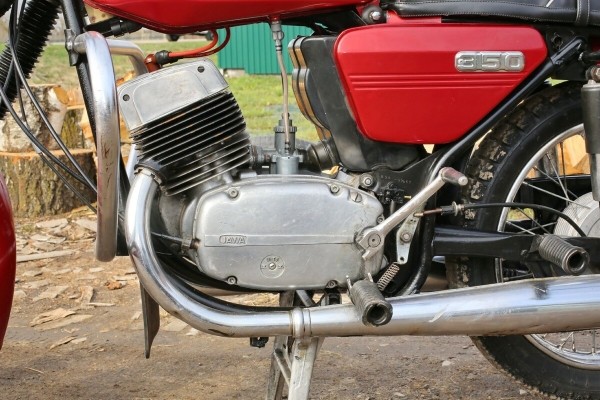 Белорус продает «Яву» за 1 500 долларов по курсу Белорус продает «Яву» за 1 500 долларов по курсу