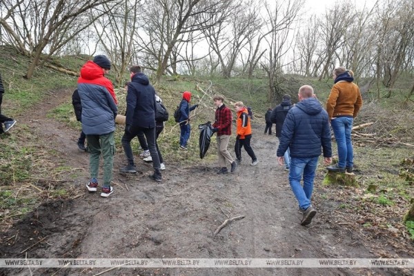 В Брестской крепости прошла экологическая акция по благоустройству Волынского укрепления