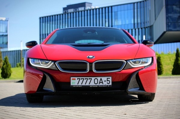 22-летний парень из Жодино купил BMW i8 за $100 тысяч — доволен?
