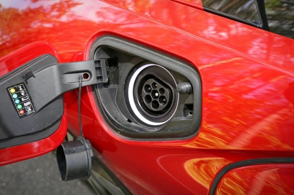 22-летний парень из Жодино купил BMW i8 за $100 тысяч — доволен?