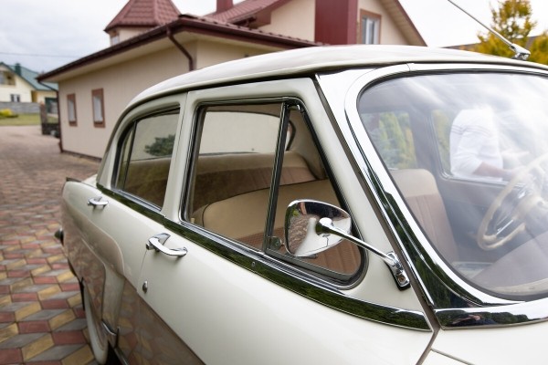 Посмотрите, какую «Волгу» отыскали в гараже у белоруса