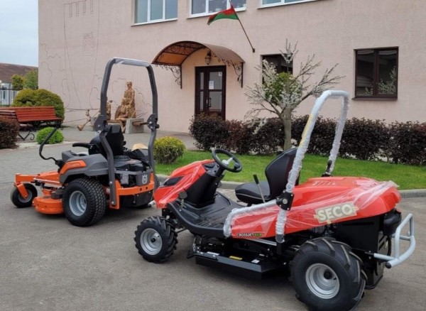 Брестский «Коммунальник» пополнился двумя новыми газонокосилками Брестский «Коммунальник» пополнился двумя новыми газонокосилками