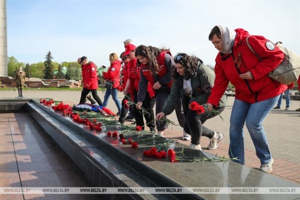 Частицу Вечного огня с Поклонной горы доставили в Брестскую крепость