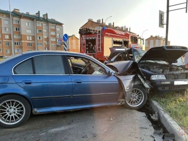 В Дрогичине работник МЧС в свободное от несения службы время оказал помощь пострадавшим в ДТП В Дрогичине работник МЧС в свободное от несения службы время оказал помощь пострадавшим в ДТП