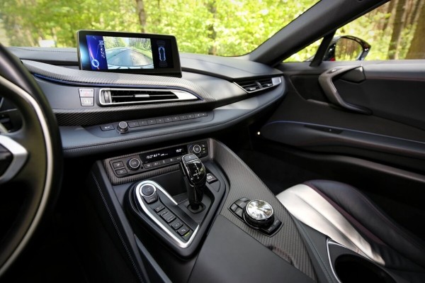 22-летний парень из Жодино купил BMW i8 за $100 тысяч — доволен?