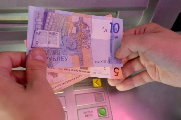 Кто в Беларуси получает самые большие зарплаты: смотрим на цифры