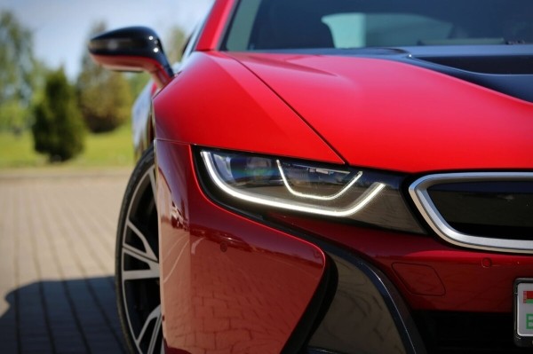 22-летний парень из Жодино купил BMW i8 за $100 тысяч — доволен?