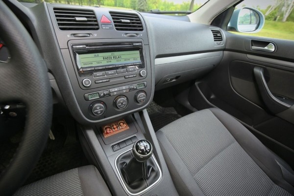 «Брал новым у дилера в 2009 году». Белорус показал VW Jetta 1.9 TDI, который до сих пор обслуживает у «официалов»