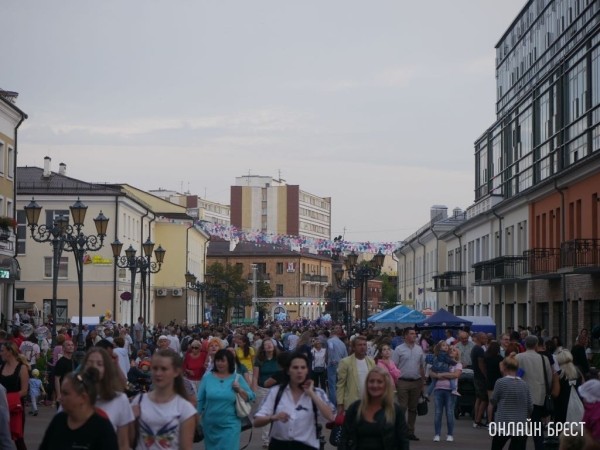 В Бресте на Советской 1 мая будет праздничное дефиле В Бресте на Советской 1 мая будет праздничное дефиле