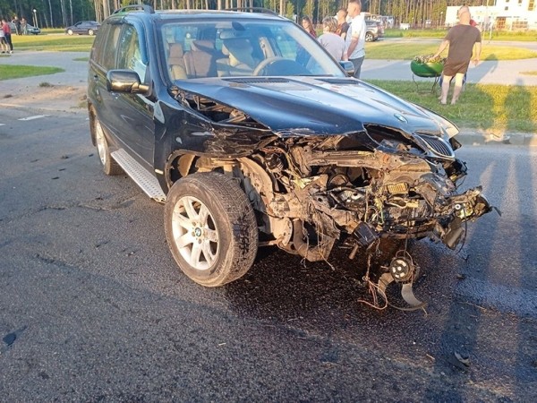 Это точно BMW? Что стало с двумя «баварцами» после жесткого ДТП в Беларуси. Видео удара
