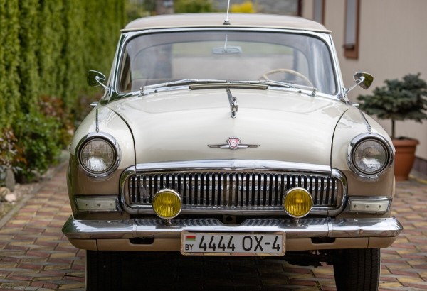 Посмотрите, какую «Волгу» отыскали в гараже у белоруса