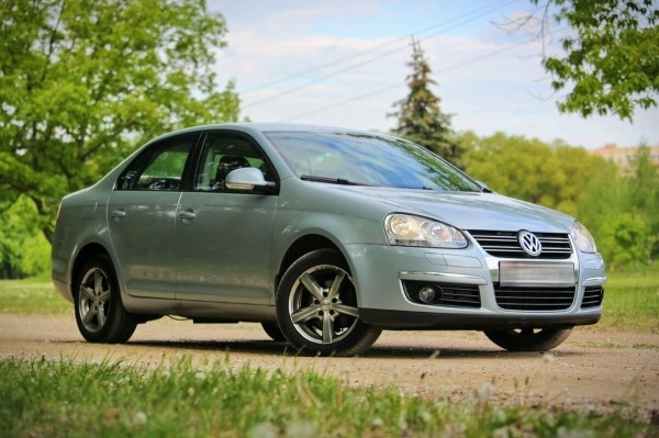 «Брал новым у дилера в 2009 году». Белорус показал VW Jetta 1.9 TDI, который до сих пор обслуживает у «официалов»