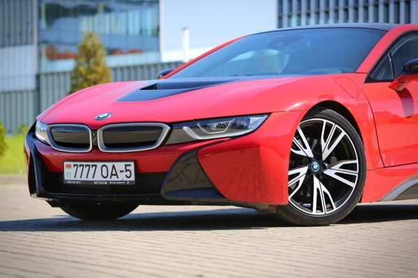 22-летний парень из Жодино купил BMW i8 за $100 тысяч — доволен?