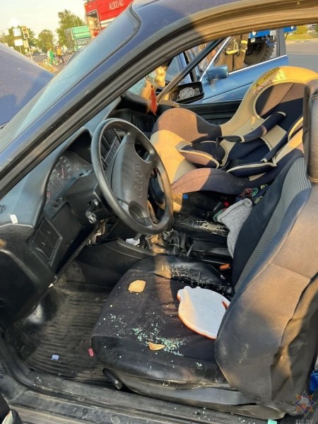 В Дрогичине работник МЧС в свободное от несения службы время оказал помощь пострадавшим в ДТП В Дрогичине работник МЧС в свободное от несения службы время оказал помощь пострадавшим в ДТП