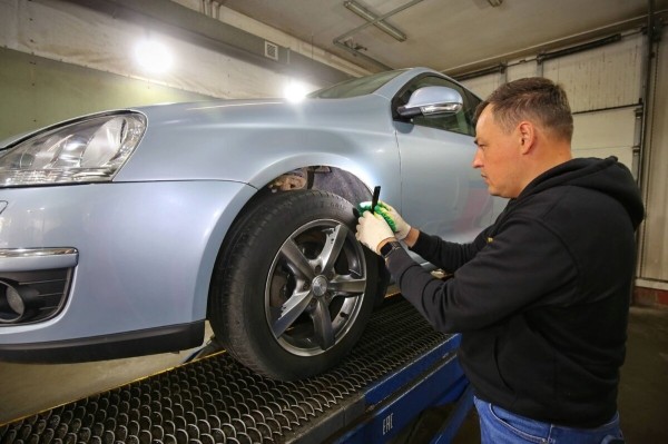 «Брал новым у дилера в 2009 году». Белорус показал VW Jetta 1.9 TDI, который до сих пор обслуживает у «официалов»