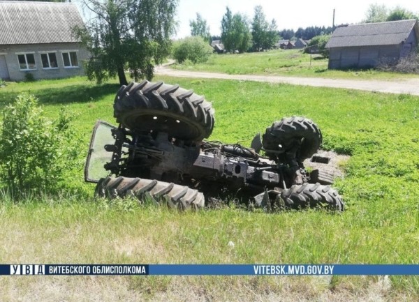 В Беларуси пьяный пастух за один вечер угнал трактор, попал в ДТП и едва не сгорел на пожаре